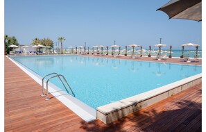 Pool - Superior Holiday Apartment With Veranda (Porto Sant'Elpidio)