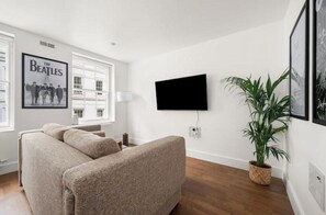 Living area - Modern Soho Escape | Bright 1BR in Central London (London)