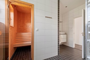 Spa - Charming Bro Retreat, Luxury Comfort & Modern Amenities (Bro)