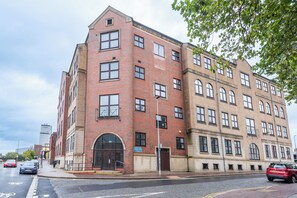 Exterior - Modern 1BR Flat near Queen's Gardens (City Centre) (Kingston upon Hull)