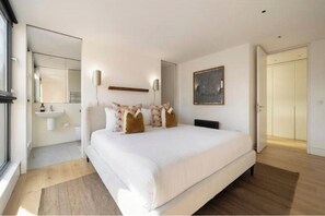 Room - Spacious 150 m² Apartment w Terrace & 3 Bed 3 Bath (London)