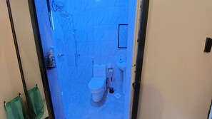 Bathroom - Calm & Peaceful 1Bedroom Apartment in Muyenga w/AC (Kampala)