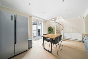 Dining - Modern 2BR, 2BA Apartment in Knightsbridge (London)