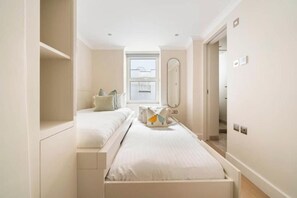 Room - Modern 2BR, 2BA Apartment in Knightsbridge (London)
