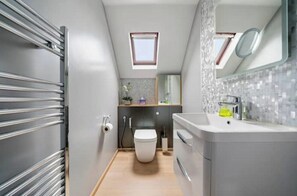 Bathroom - Modern Home | Prime Location | Tower Bridge & City (London)