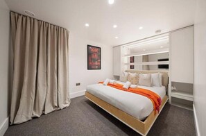 Room - Spacious 2 Bed Home in the Heart of City (London)