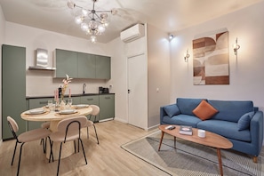 A modern apartment with a dining area, a living room, and a kitchen. - Modern duplex - Center of Paris Montorgueil (Paris)