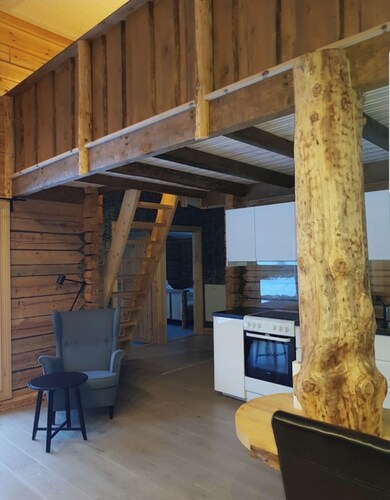 Cozy lodging near Hammarstrand, Jämtland, with a fireplace and heated floors. Wi-Fi, smart TV