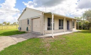 Exterior - Flinders Peak Estate-Country Villa (Peak Crossing)