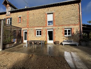A stone building with a patio, a table, and a bench. - Holiday Home 'Gîte Givonne' for 15 People near Bouillon (Givonne)
