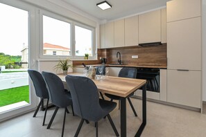 Private kitchen - Apartment Break with Private jacuzzi (Novalja)