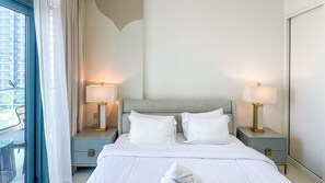 Room - Luxurious 1BR apartment in Beach Vista, beach access, EMAAR Beachfront Harbour (Dubai)