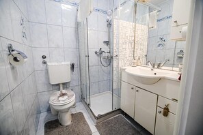 Bathroom - EJ apartments with EV charging station (Bovec)