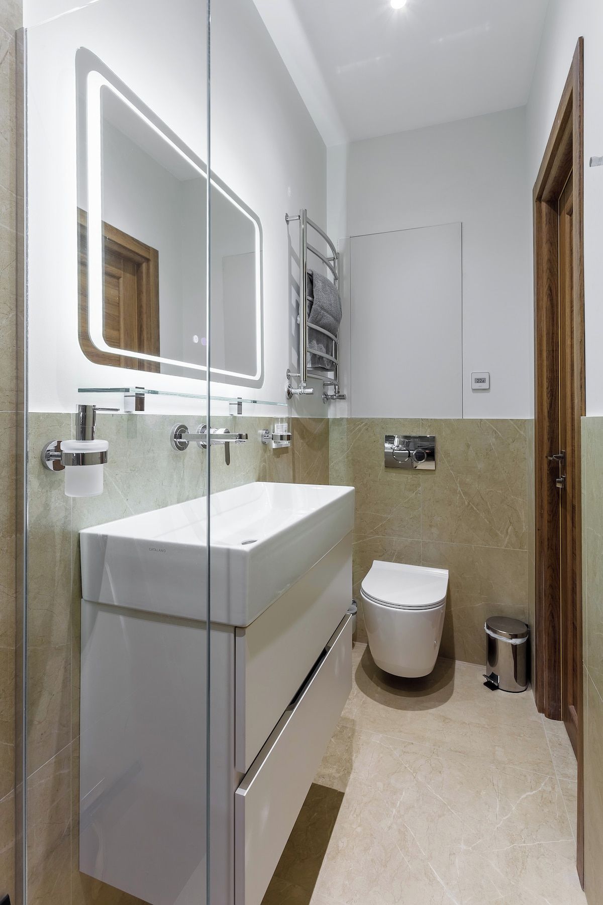 Cleaning / housekeeping with fresh towels and bed linen every 3rd or 4th day. 