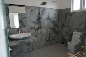 A bathroom with a white sink, a shower, and a toilet. - 8-room pool villa near Sahana Beach, Galle (Galle)