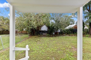 Property grounds - Sunshine Stay: Up to 6 Guests (Wilson)