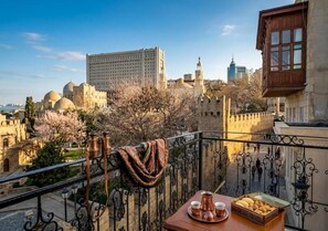 Outdoor dining - Old Sunday Baku (Baku)