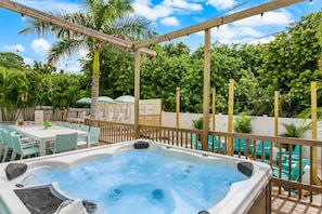 Outdoor dining - Luxury Resort - Pool · GolfSim · GameRoom· FirePit· Hot Tub (Seminole)