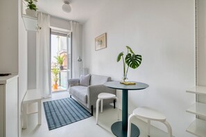 Living area - Hostmate- Milano-Minimal Nest (Milan)