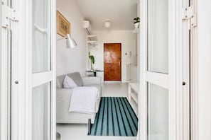 Interior - Hostmate- Milano-Minimal Nest (Milan)