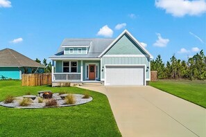 Exterior -  NEW 4-bedroom house in Mexico Beach " SECOND WIND" (Mexico Beach)
