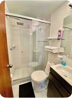 Bathroom - Vrbo Property (Bogotá)