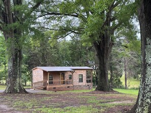 Exterior - Cozy 2-bedroom cabin in perfect Bessemer City with AC (Bessemer City)