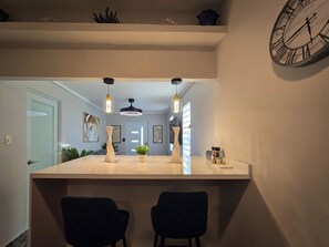 Lobby - Stylish & Comfy Retreat: 10 Mins to Beach, Parking (Las Ochenta)