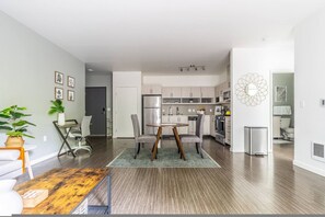 Room - Large Central District Apartment (Seattle)