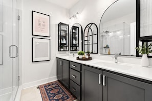 Bathroom - Upscale Townhome 3 Ensuites Near BeltLine (Atlanta)