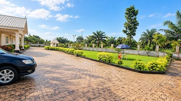 Khuôn viên nơi lưu trú