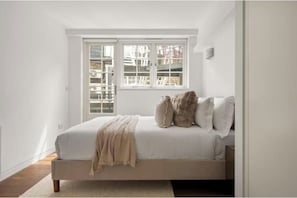 Room - Modern 2 Bed | 2 Bath Apartment in Covent Garden (London)