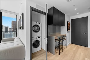 Interior - Luxury E11EVEN Panoramic Bay & City View Suites (Miami)