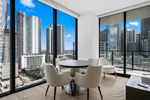 Dining - 22nd Floor E11EVEN Combined Suite Pool + City View (Miami)