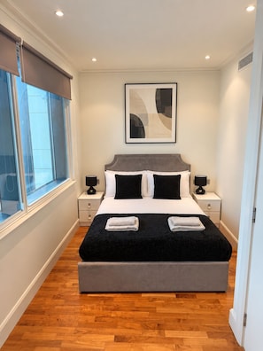 Room - Canary Wharf Duplex Apartment (London)