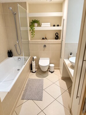 Bathroom - Canary Wharf Duplex Apartment (London)