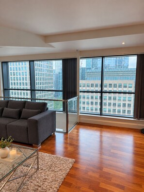 Living area - Canary Wharf Duplex Apartment (London)