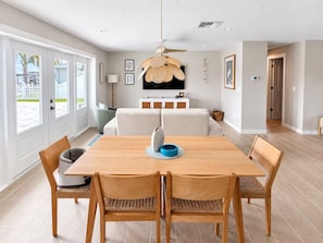 Dining - Modern Coastal Living on the Water - 8PPL / Pool (Palm Harbor)