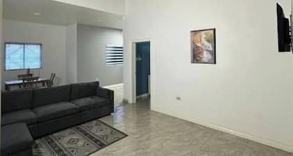 Lovely one bedroom (Free airport pickup)