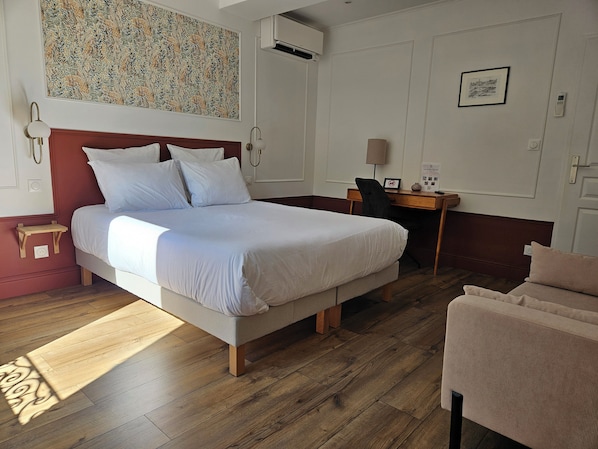 Room - Vrbo Property (Gignac)