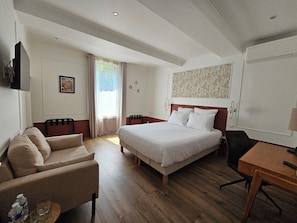 Room - Vrbo Property (Gignac)