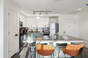 Bright modern kitchen with granite island and stylish bar seating - Sleek 2BR | Pool | W/D | Wi-Fi Near Arts District (Phoenix)