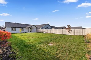 A residential area with houses, a fenced yard, and a clear sky. - Boutique Style. Cozy 2BR+ Office for Two. Fenced yard. 30+ days stays. Near I-84 (Nampa)