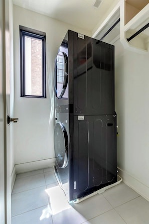 full size washer and dryer for your use - Unwind in Opulence 4BR 4BA Near Bway! (Nashville)
