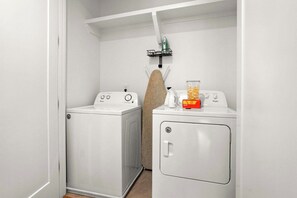 Full Sized Washer and Dryer - Central to 12 South, Gulch, Broadway | 4.5 Baths (Nashville)
