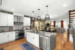 Fully Stocked, Gourmet Kitchen - Central to 12 South, Gulch, Broadway | 4.5 Baths (Nashville)
