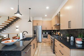 Brand New Fully Stocked Kitchen - 2 Homes with Rooftops & City Views (Nashville)