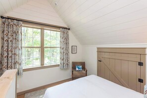 Bedroom 2: Loft Bedroom with Queen Bed - Bobwhite at Buckhorn Hollow (McEwen)