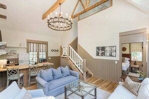 Living area - Bobwhite at Buckhorn Hollow (McEwen)