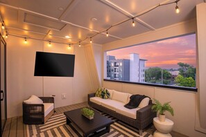 Amazing, Covered Roof Line Deck with City Views - Brand New Elegance Rooftop Views of Nashville! (Nashville)